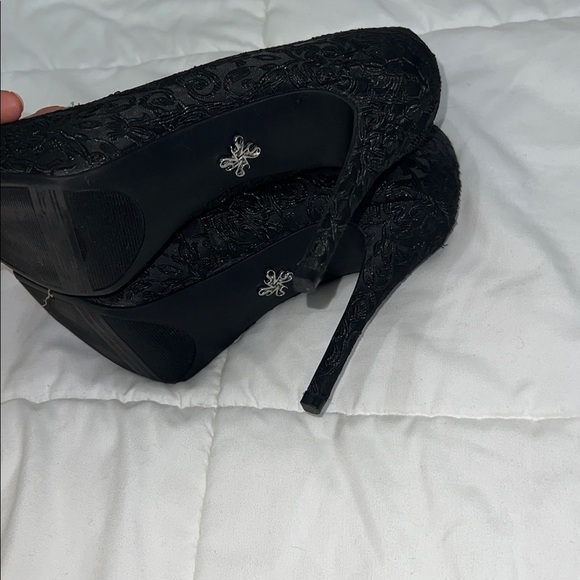 SIMPLYVERA Elegant Black Lace Peep-Toe Heels - Picture 5 of 8